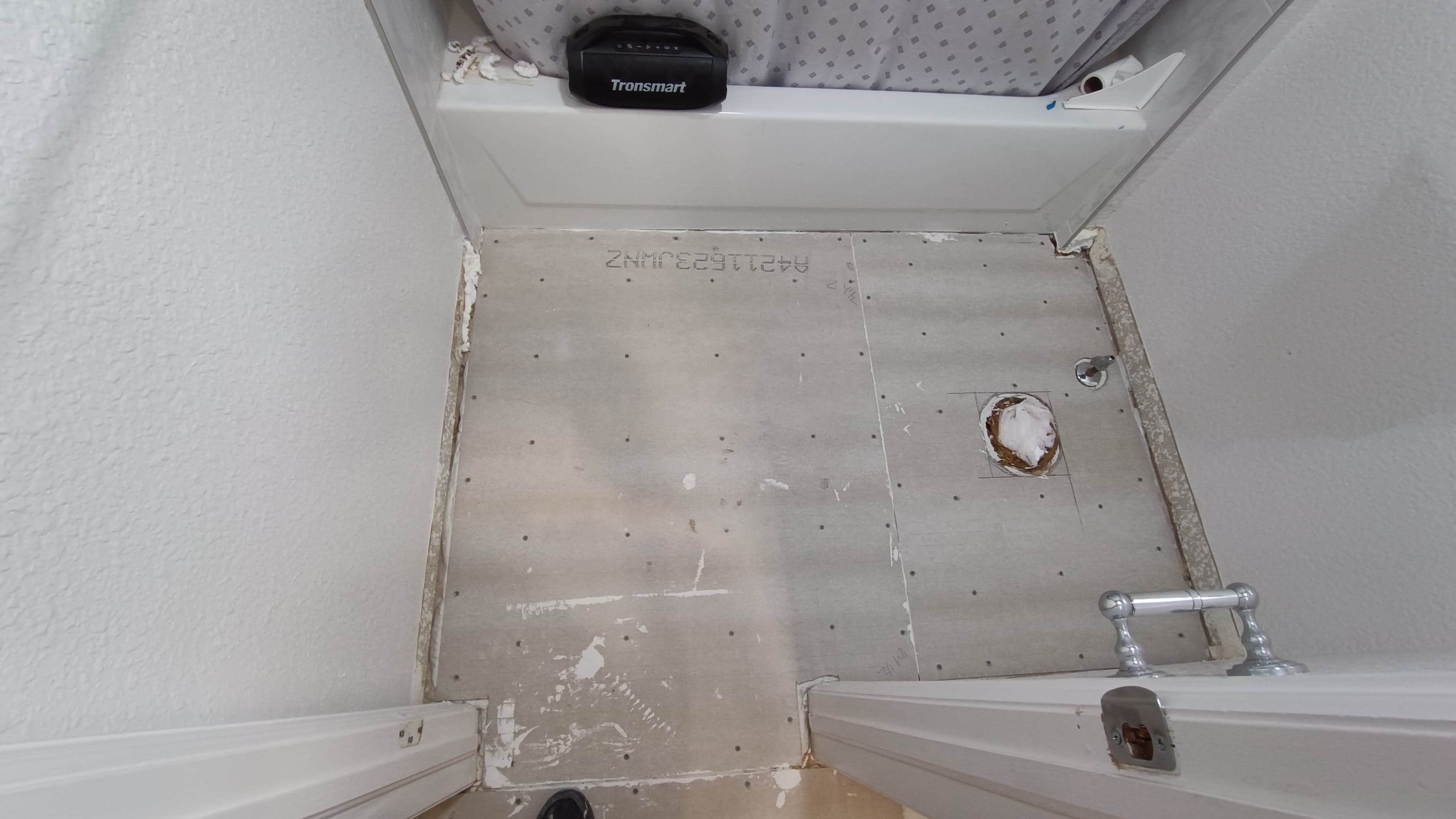 Tile floor bathroom — project photo